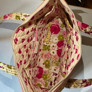 Vera Bradley purse. Never been used in great condition